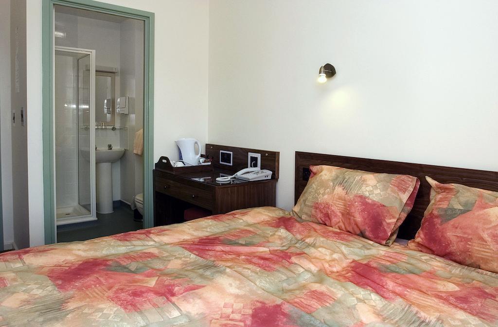 The Robin 2 Hotel ウォルヴァーハンプトン 部屋 写真