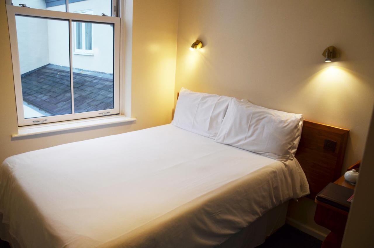 The Robin 2 Hotel ウォルヴァーハンプトン エクステリア 写真